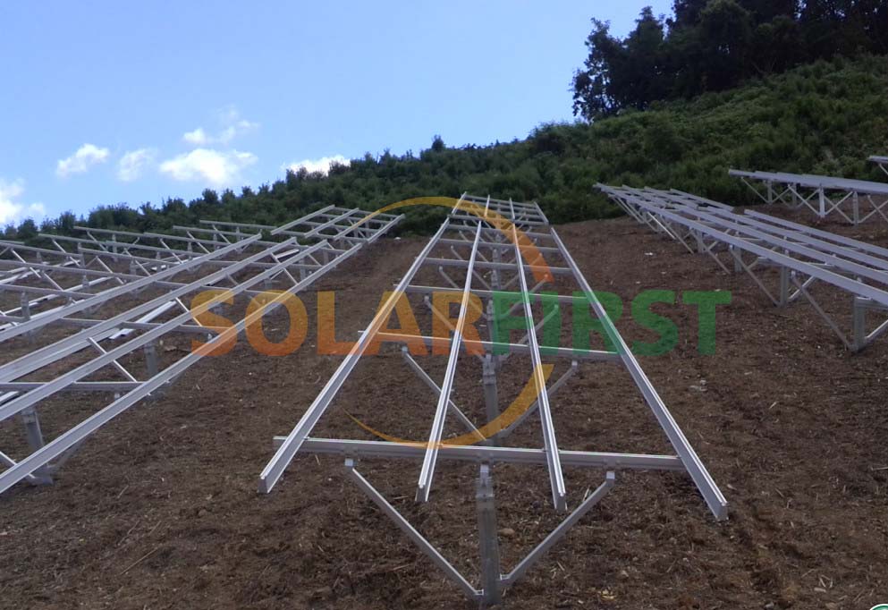 Ramming pile solar mounting structure