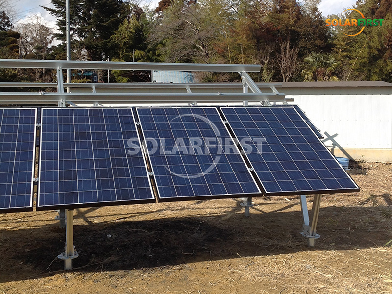 일본에 있는 165kWp 태양광 지상 발전소