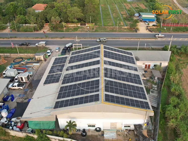 태국에 있는 330kWp 태양광 콘크리트 지붕 발전소