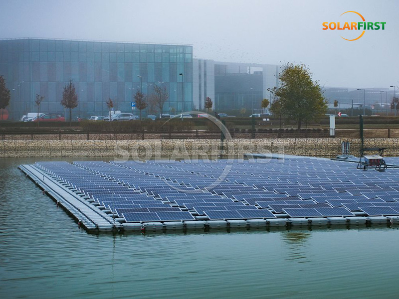 헝가리에 있는 200kWp 수상 태양광 발전소
