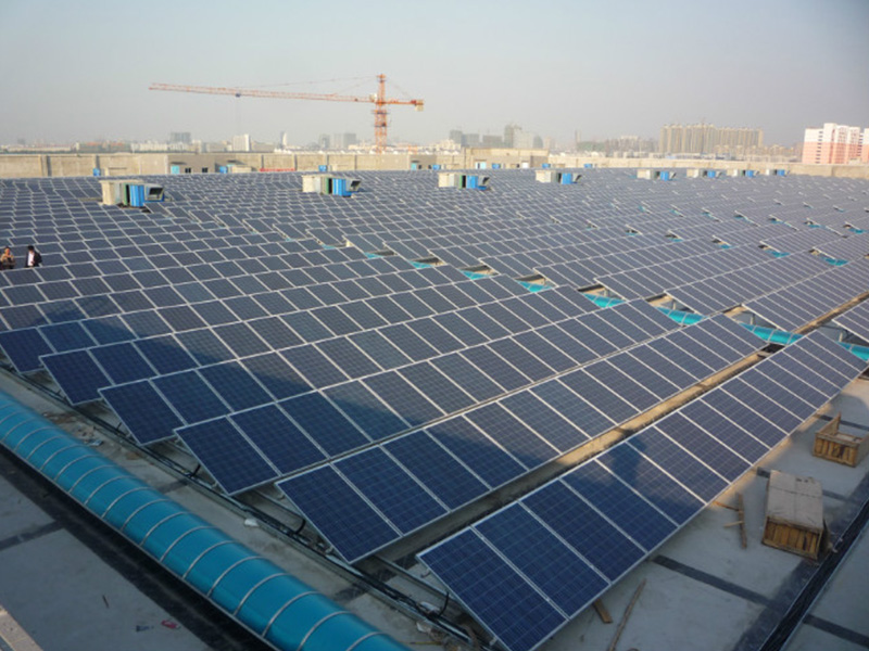 Solar First 지붕 설치 시리즈: 평지붕용 높이 조절식 삼각대 시스템