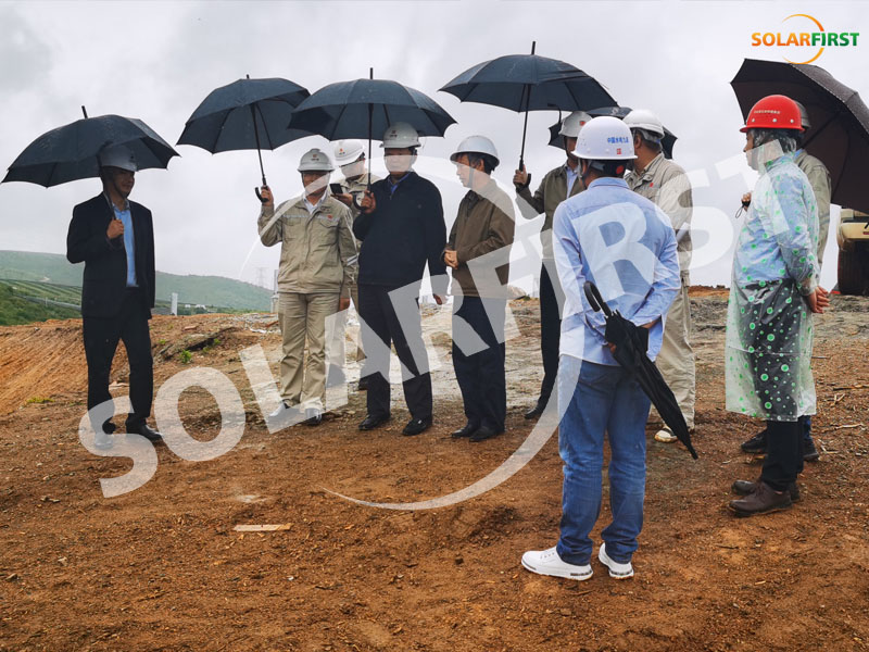 sinohydro and china datang Corporation의 지도자들이 Dali 현, yunnan.에 있는 60MW 태양광 단지를 방문하여 시찰했습니다.
