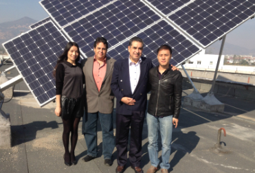 우리의 멕시코 요원이 중국에 와서 태양 추적기 프로젝트를 방문합니다.
