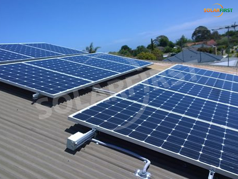 다양한 유형의 태양열 지붕 장착 시스템
